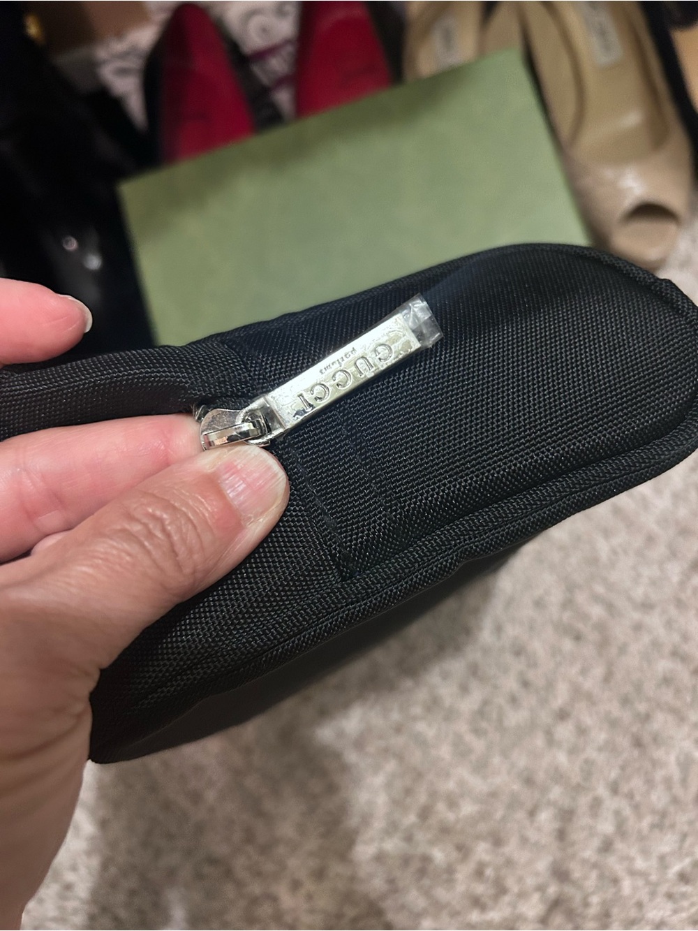 Gucci Black beauty bag with Silver Logo - Picture 5 of 6